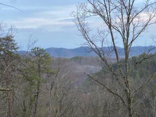 Waterfall Retreat 2 bed 2bath Cabin with Hot Tub Pool Table And The Sounds Of A Natural Waterfall - Sevierville - 4