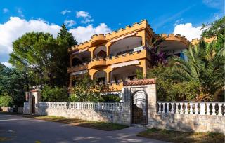 Beach Front Apartment In Rovanjska - Rovanjska - 9