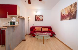 Beach Front Apartment In Rovanjska - 8