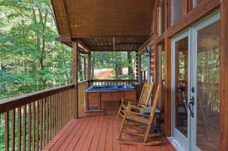 Edens Ridge is a charming two bedroom log cabin nestled in Sky Harbor minutes from town - 2