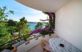 Stunning Apartment In Rovanjska - 0