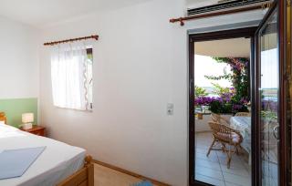 Stunning Apartment In Rovanjska - 5