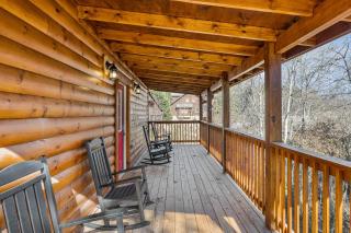 The Red Bird Cabin is a newly built 2 bed 2 bath cabin less than a mile from Pigeon Forge - Pigeon Forge - 1
