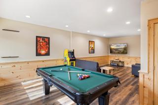 LOCATION 2 Bed 2 Bath Win A Bear cabin located less than a mile from the Pigeon Forge strip - 8