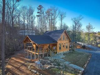 Campfires and Cornbread is a 2 bedroom cabin with loft and loaded amenities! - 2