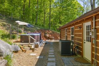 The "Lost Horse" Cabin - Secluded - Pet-Friendly - One Level - Massive Yard - Jones Cove - 9