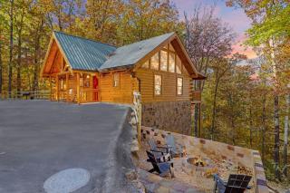 Moonlight Obsession a Dog Friendly 2 BD 2 Bath Log Cabin located 5 miles from downtown Gatlinburg - Gatlinburg - 0