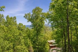 Moonlight Obsession a Dog Friendly 2 BD 2 Bath Log Cabin located 5 miles from downtown Gatlinburg - Gatlinburg - 9