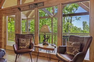 Moonlight Obsession a Dog Friendly 2 BD 2 Bath Log Cabin located 5 miles from downtown Gatlinburg - Gatlinburg - 5