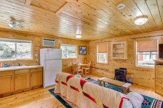 Pets Welcome Cozy Cabin with Deck in Deadwood! - Deadwood - 8