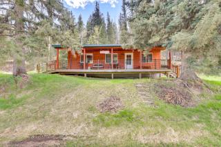 Pets Welcome Cozy Cabin with Deck in Deadwood! - 0
