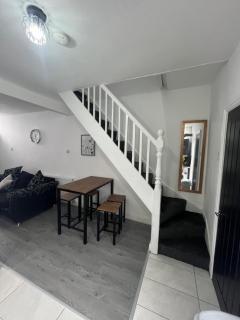 Stefanos 3 bedroom house sleeps 10 - Liverpool - 5