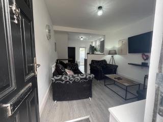 Stefanos 3 bedroom house sleeps 10 - Liverpool - 4