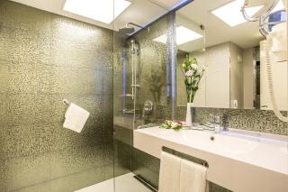 Ramada by Wyndham Sofia City Center - Sofia - 2