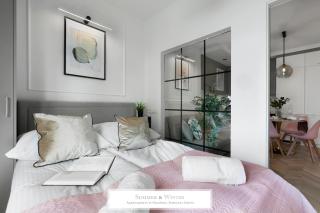 4 stars, Butterfly Apartments by SUMMERWINTER Wrocławska Orłowo Z 2 lub 1 sypialnią premium, parking, winda, rowerownia, driving golf - 4