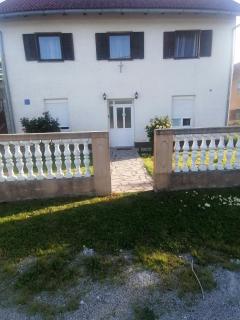 DOMUS NOSTRA - Lovinac - 0