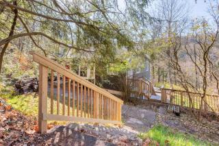 Serene Catskills Retreat with Deck - Woodbourne - 4