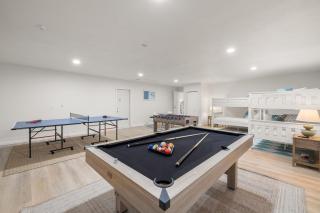 Pickleball~ Pool~ Game Room~ 5 min to Beach - 9