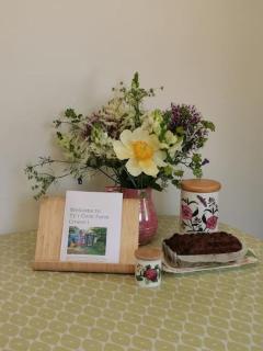 Stylish and cosy Brecon Beacons farmhouse - 0