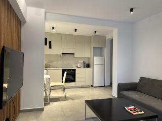Royal Sunset Studios & Apartments - Limassol - 8