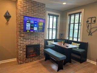 NEW! Urban Oasis, Chic 3-BR 2-BA Corner Unit, Steps Away from NYC! - Jersey City - 6