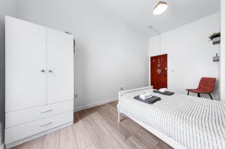 Spacious 7 Bed- High Street Location - Londra - 8