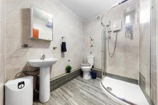 Spacious 7 Bed- High Street Location - Londra - 7