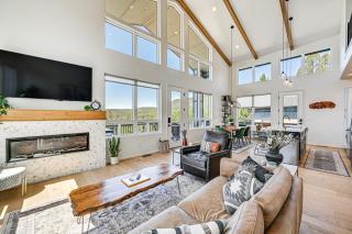Views and Hot Tub Pineberry Modern Luxury Home - Pine - 0