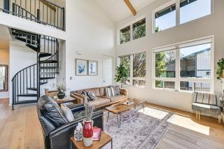 Views and Hot Tub Pineberry Modern Luxury Home - Pine - 7