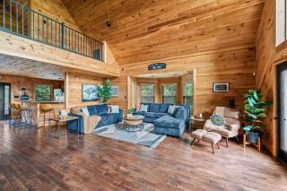 "Gotcha Covered" at a Luxurious Secluded 4-bedroom Cabin - 2