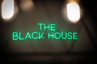 The Black House - Air Host & Stay - 5 Bedrooms - 4