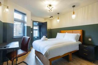 The Black House - Air Host & Stay - 5 Bedrooms - 8