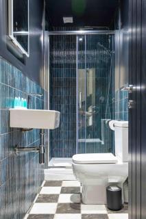 The Black House - Spacious 5 Bed - Sleeps 11 - 2