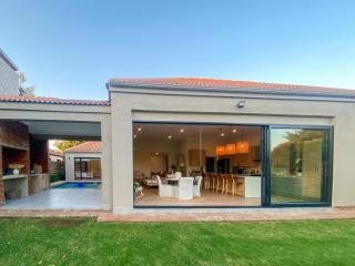 Kingfisher House, Pecanwood Estate, Hartbeespoort - Hartbeespoort - 0