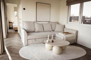 Waterfront tiny home with spacious garden - 4