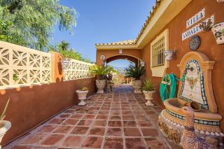 Luxury 5BR Villa Andalucía, Private Pool, Gardens & Stunning Sea Views - 9