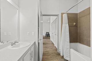 LUX 2B2B with Pool & Parking near the Heart of Austin - 8