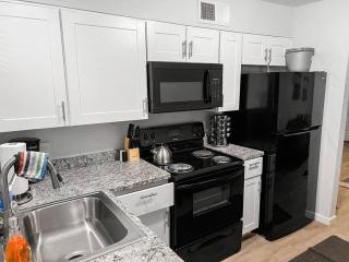 Central Casa Grande 2 BR Apt, 3 Beds with Backyard - Casa Grande - 1