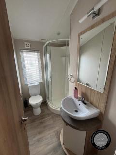 Golf Village 27, Hot tub, WiFi, pet friendly, located overlooking Golf course - Grange Leisure Park - Meadow Lakes Caravan & Lodge Hire - Mablethorpe - 3