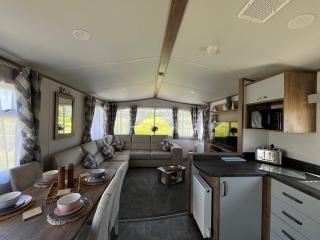 Visma Caravan - Llanddwywe - 1