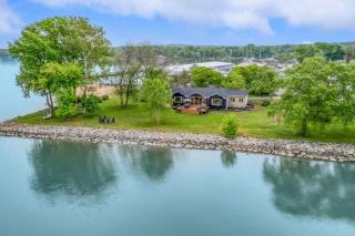 The Riverside Oasis waterfront with hot tub - North East - 9