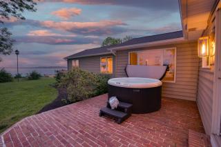 The Riverside Oasis waterfront with hot tub - North East - 3