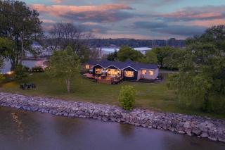The Riverside Oasis waterfront with hot tub - North East - 1