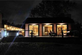 Long Beach Cottage - - 2