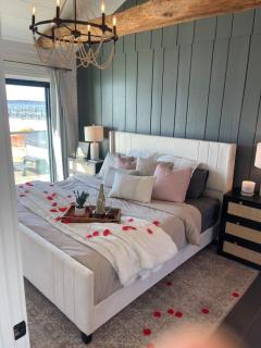 Long Beach Cottage - - 3