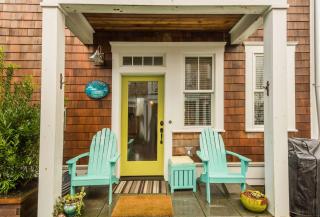 A Stones Throw by Seabrook Hospitality - 7