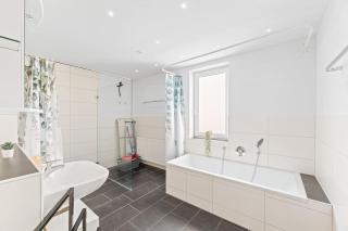 ES02 schönes Apartment für Teams - 2 Schlafzimmer, 4 Einzelbetten, Nähe Messe - 2