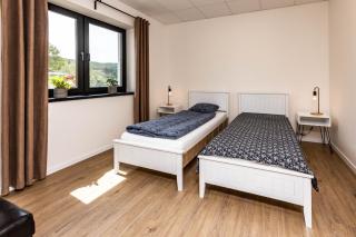 Sunny Apartment With Free Parking - 9