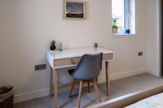 Modern house with hot tub, perfect night away! - Huntly - 8