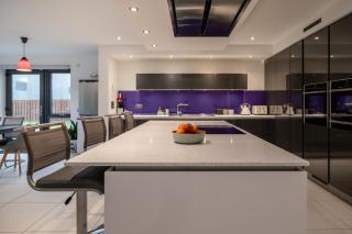 Modern house with hot tub, perfect night away! - Huntly - 1